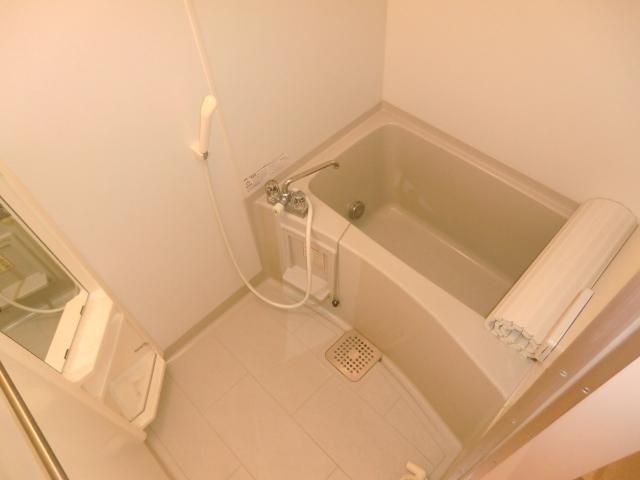 バス・シャワールーム　追い焚き付きのバスルーム