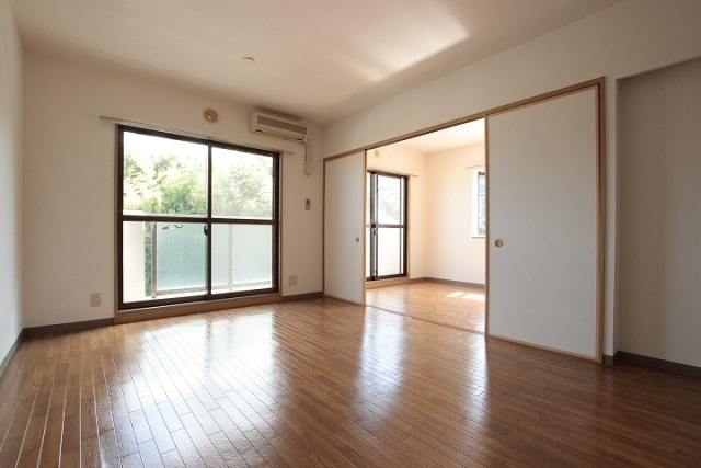 居室・リビング　同物件別部屋写真