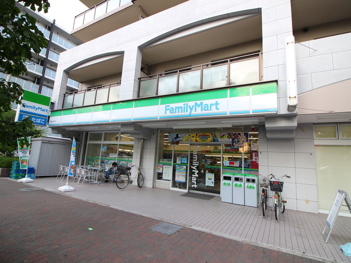 コンビニ　ファミリーマート（コンビニ）まで410m