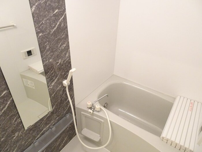 バス・シャワールーム　追い焚き給湯式浴室