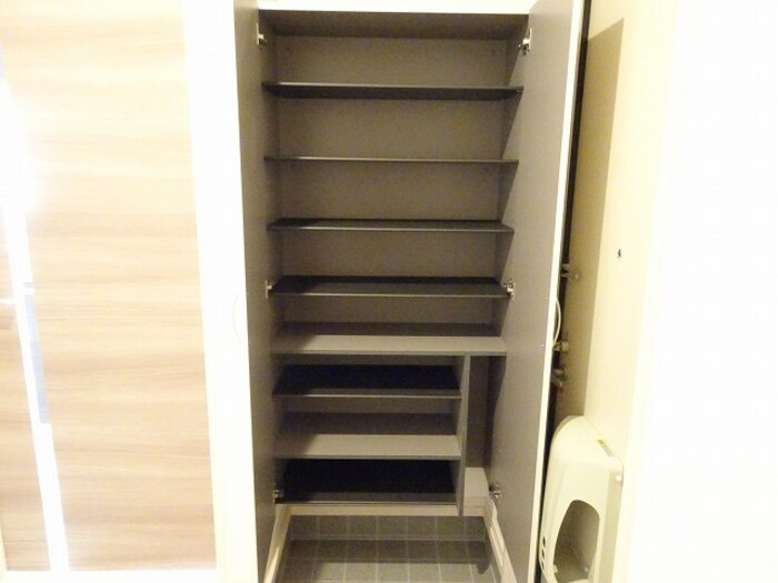 玄関　姿身付きシューズボックス