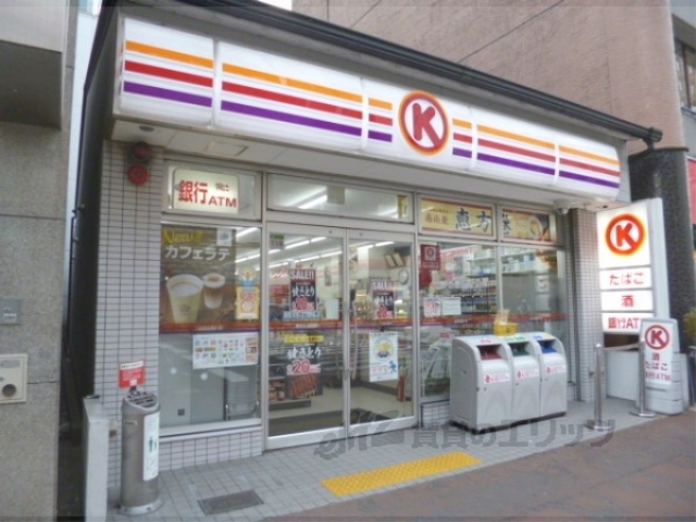 コンビニ　ファミリーマート烏丸仏光寺店（コンビニ）まで160m
