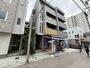 建物外観　スバナ通側の1Fはテナント2店舗＊和傘店OPEN！