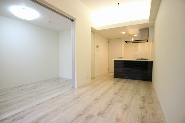 居室・リビング　※別号室の参考写真になります。