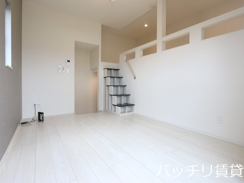 居室・リビング　同型タイプの為、現状を優先致します。