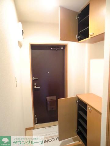 玄関　※リノベーション前施工中（３月）