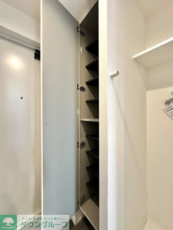 玄関　お部屋探しは株式会社　タウンハウジング　までお気軽にお問合…