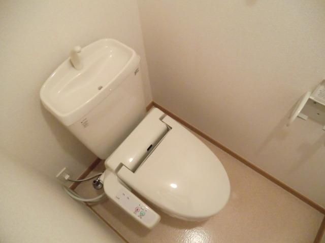 トイレ　冬でも暖か温水洗浄便座