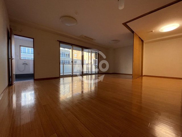 居室・リビング　クローバー・プレミア昭和町　リビング