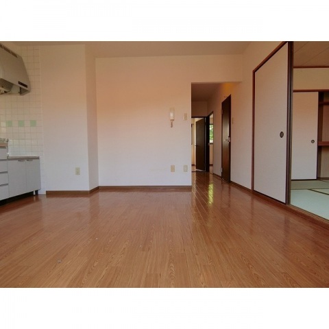 居室・リビング　写真は1階のお部屋です。現況を優先ください