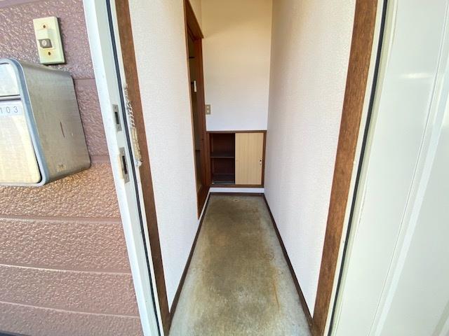 玄関　同タイプの別部屋の写真です