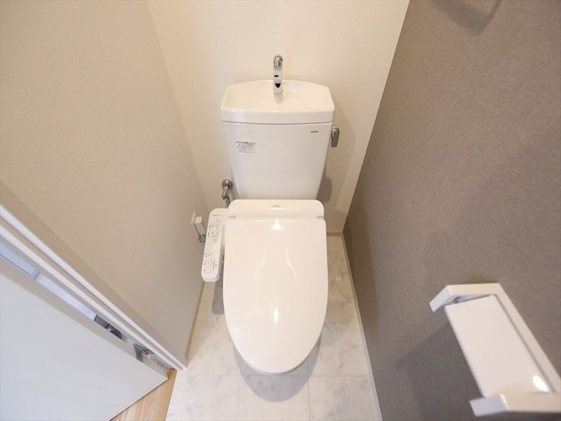 トイレ　温水洗浄暖房便座付トイレ