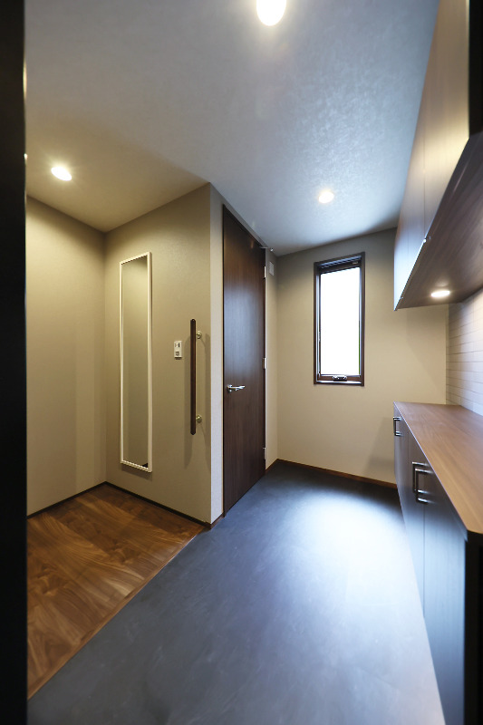 玄関　収納力のあるスッキリとした玄関