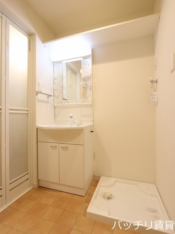 洗面設備　※同型タイプ写真のため、現状優先。