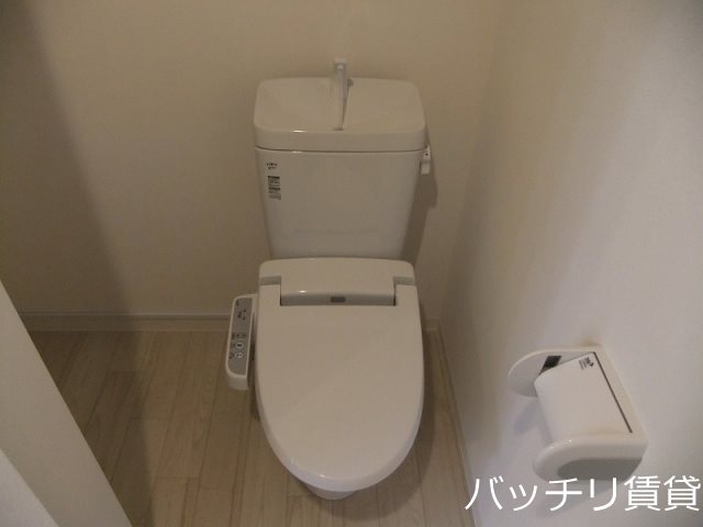 トイレ　※同型タイプ写真のため、現状優先。