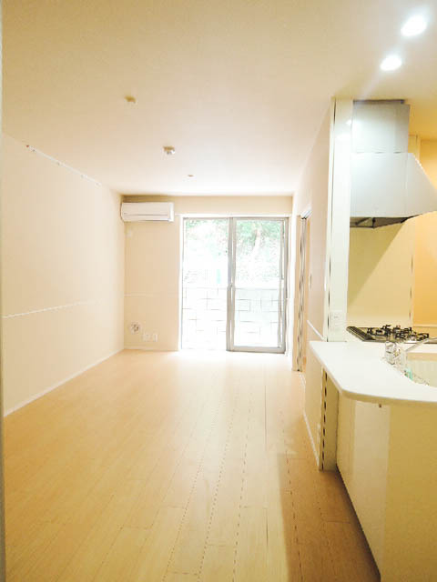 居室・リビング　東向きの広々としたＬＤＫ１３．２帖