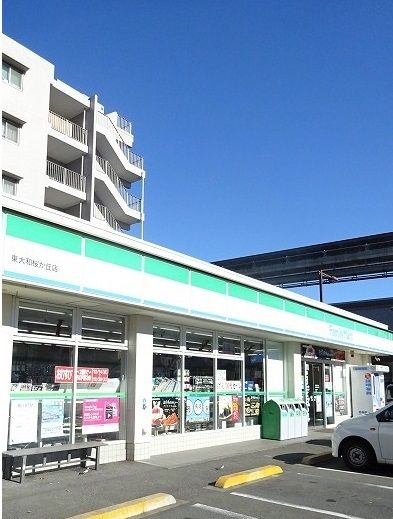 コンビニ　ファミリーマート（コンビニ）まで800m