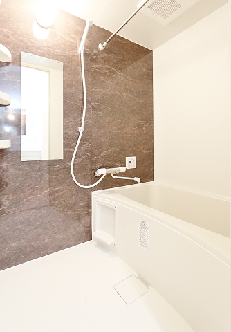 バス・シャワールーム　清潔感あふれる浴室です