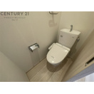 トイレ　温水洗浄便座付きです☆