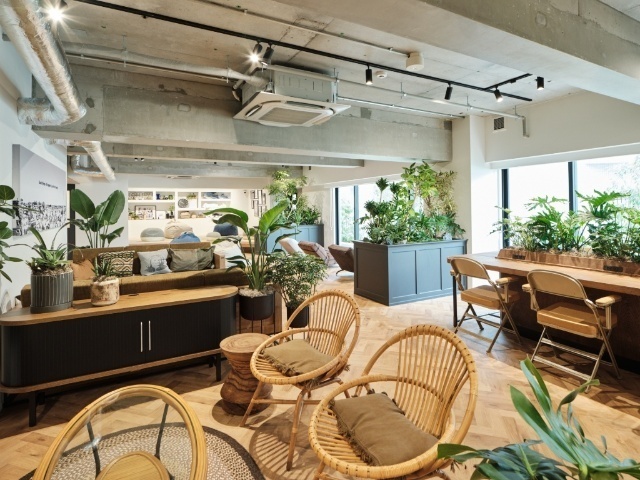 建物外観　ラウンジ