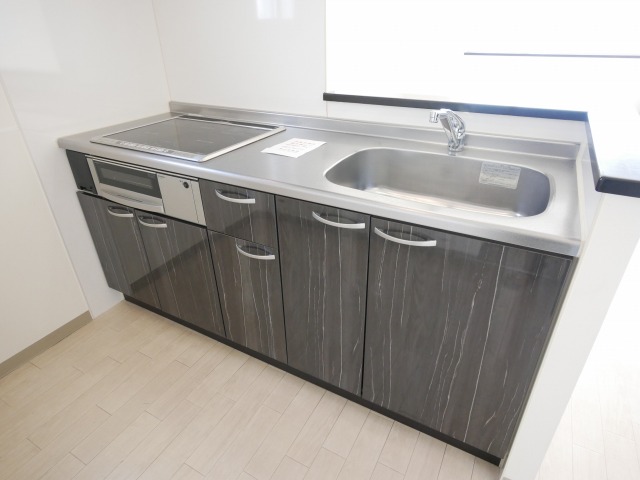 キッチン　各部屋にクローゼット完備してます♪