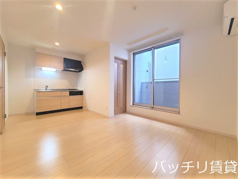 居室・リビング　画像は同型タイプの為、現状を優先致します。※キッチンの色は実