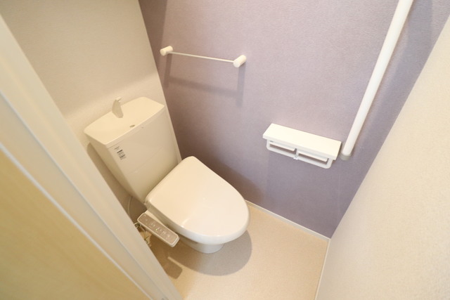 トイレ　温水洗浄便座