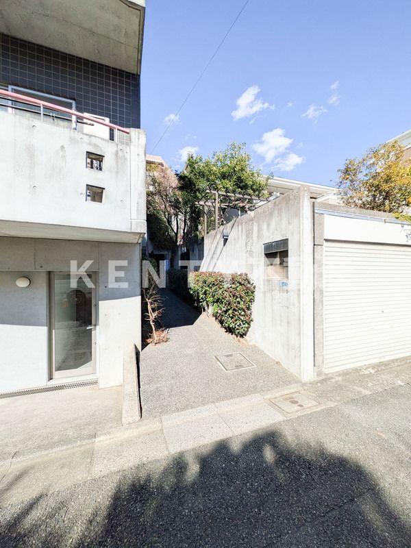 エントランス　ゆとりのあるエントランスです