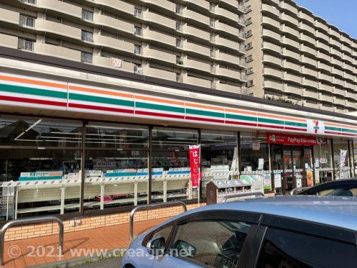 コンビニ　セブンイレブン（コンビニ）まで692m