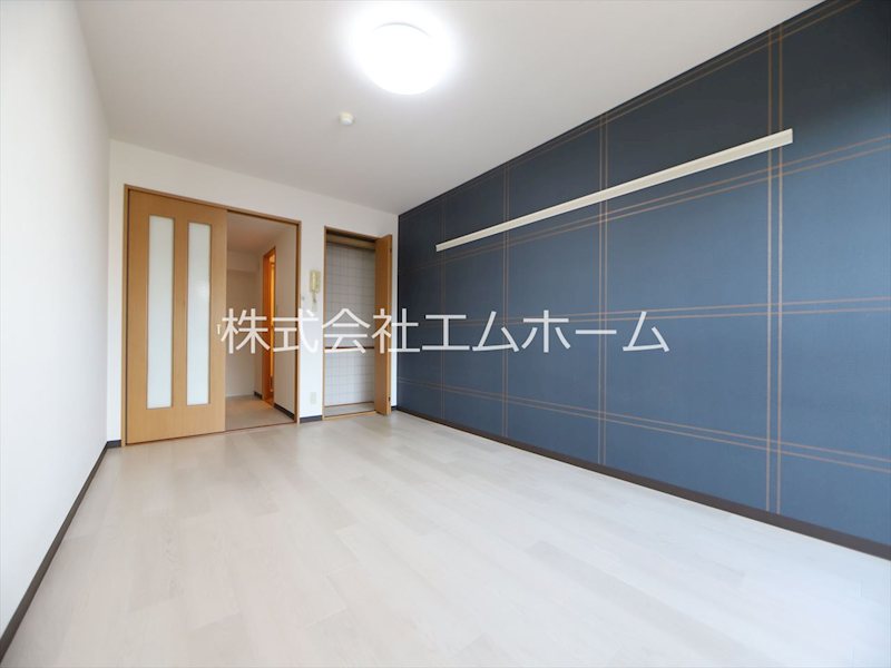 その他　洋室8.9帖　エアコン　南面バルコニー