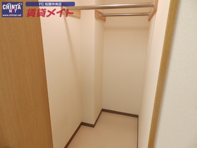 収納　ウオークインクローゼット☆