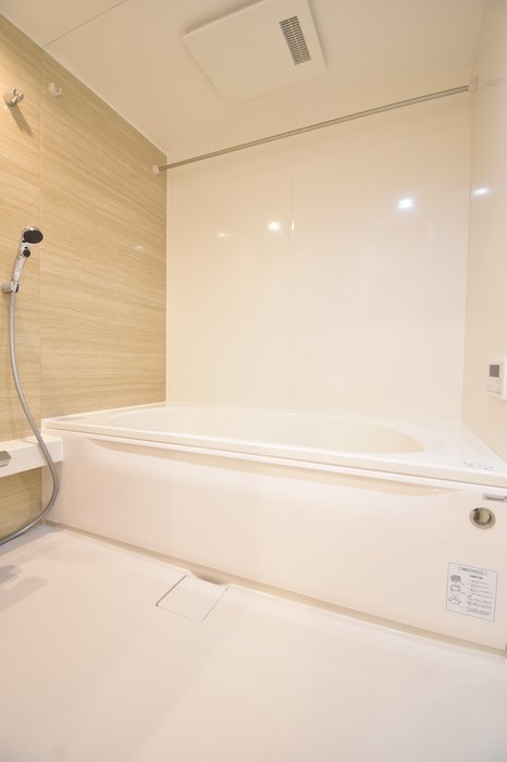 バス・シャワールーム　追い焚き機能付き一坪風呂、浴室換気乾燥機付き