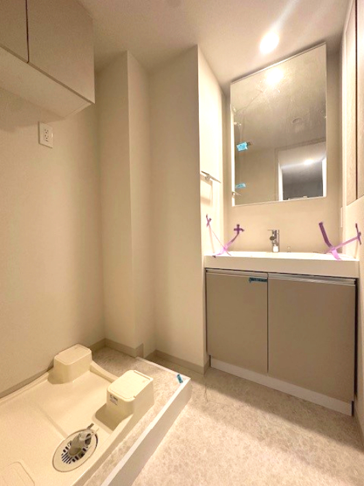 洗面設備　独立洗面台、朝の身支度には欠かせません