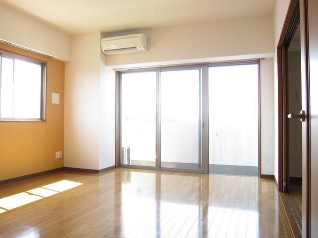 居室・リビング　★10.2帖角部屋2面採光★