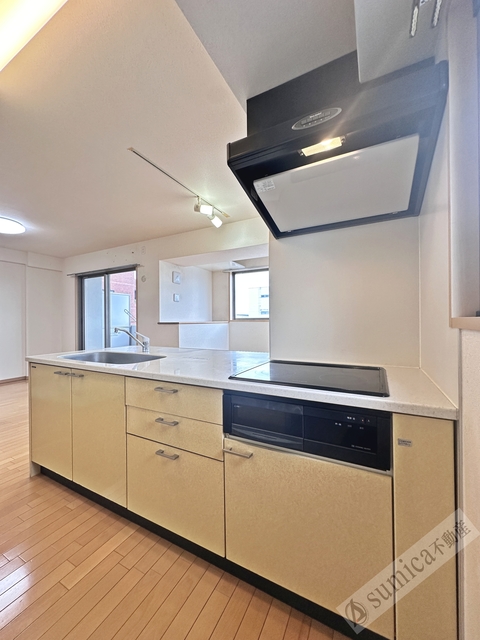 キッチン　ＩＨ３口コンロ完備♪