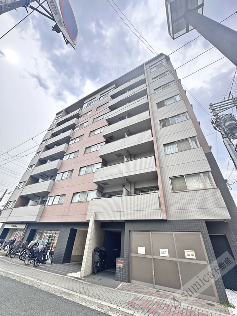 建物外観　大通りに面し風通しのいい建物です♪