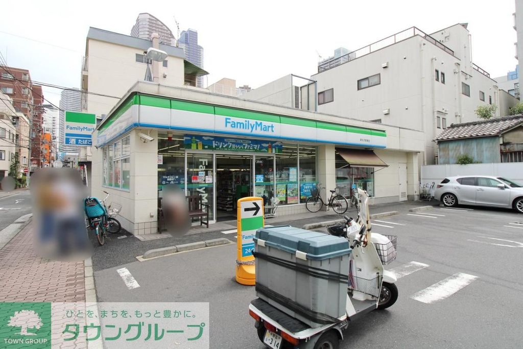 コンビニ　Family Mart 新丸子駅東店（コンビニ）まで600m