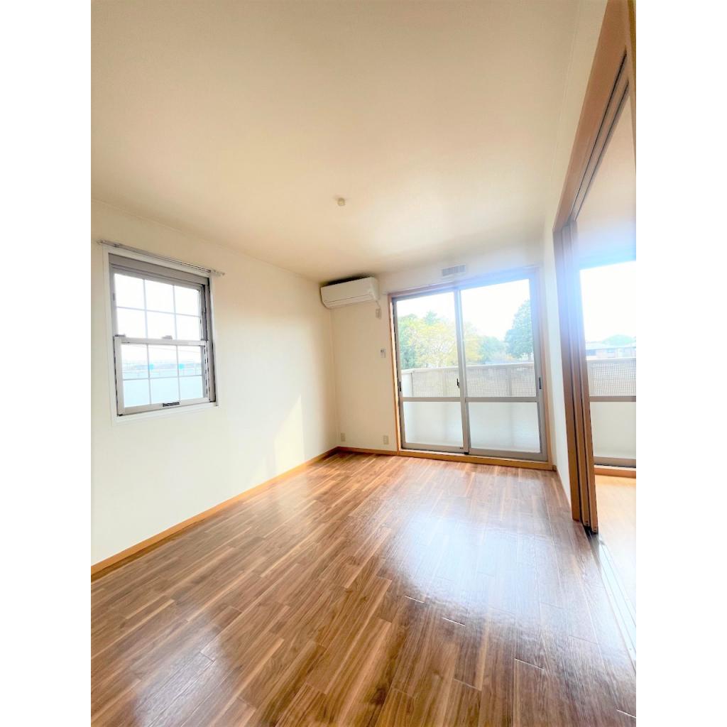 居室・リビング　※202の写真です