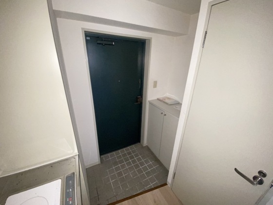 玄関　※別号室の写真です