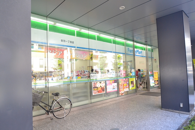 コンビニ　ファミリーマート（コンビニ）まで190m