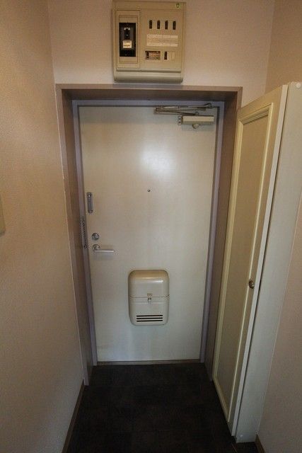 玄関　※別号室の参考写真です※