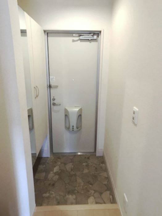 玄関　鏡付きシューズボックス