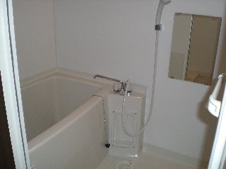 バス・シャワールーム　快適なバスルームです。