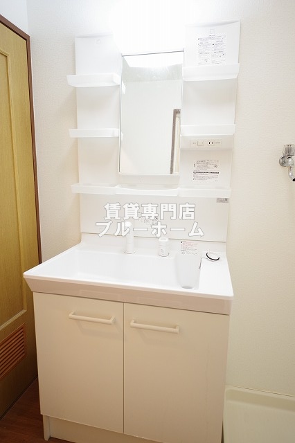 洗面設備　洗面所も収納豊富！