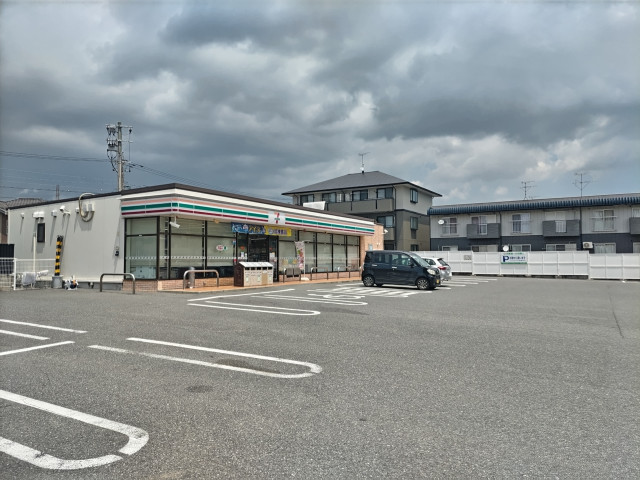 コンビニ　セブンイレブン若松鴨生田店（コンビニ）まで650m