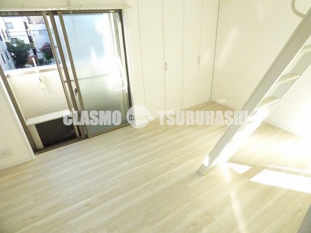 居室・リビング　日当たり良好明るいお部屋で気分もあがりますね♪