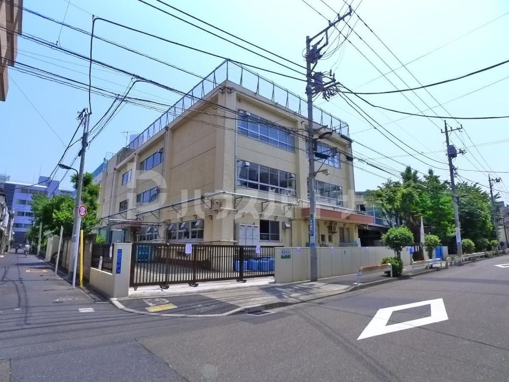小学校　墨田区立横川小学校（小学校）まで520m