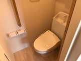 トイレ　温水洗浄便座付きのトイレです♪