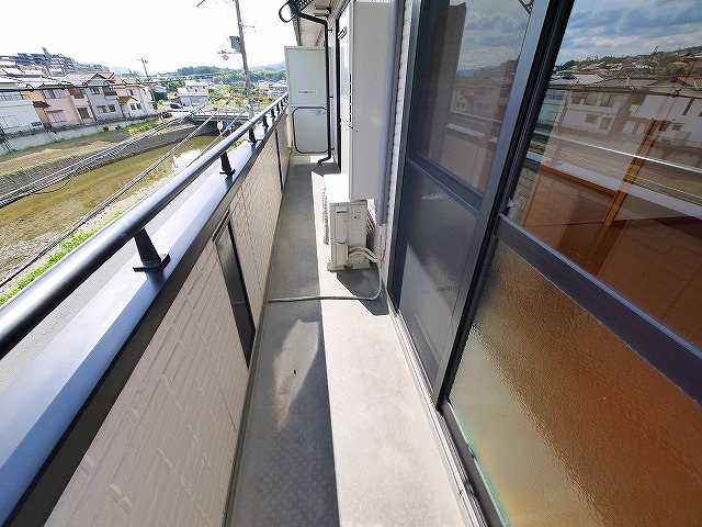 バルコニー　外からの目が気にならないバルコニーで洗濯物が干せます