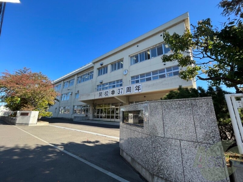 小学校　札幌市立東苗穂小学校（小学校）まで484m